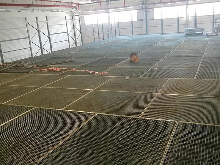 Proyek Grating Baja Terkunci