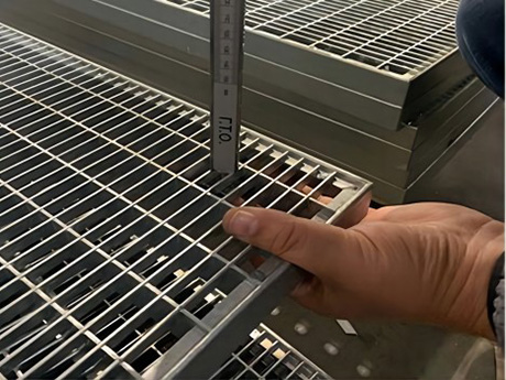 Fitur dari Press-Locked Steel Grating